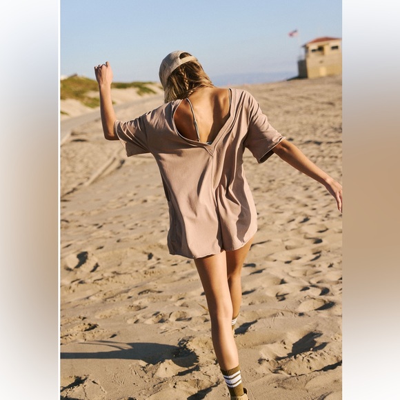 FP Movement Women’s Hot Shot Tee Romper Mocha Latte Size Small - Picture 2 of 12